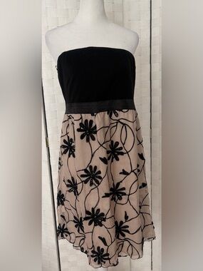 Maternal America 💯 Silk Strapless Black & Beige Floral Appliqué Maternity Dress